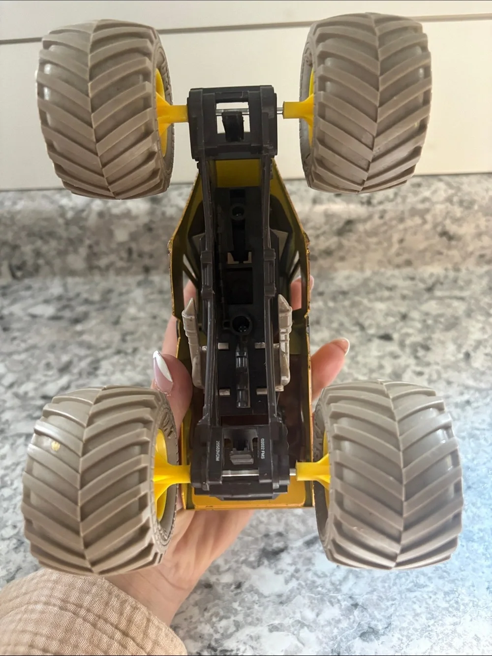 1:24 Earth Shaker Monster Jam Truck Toy